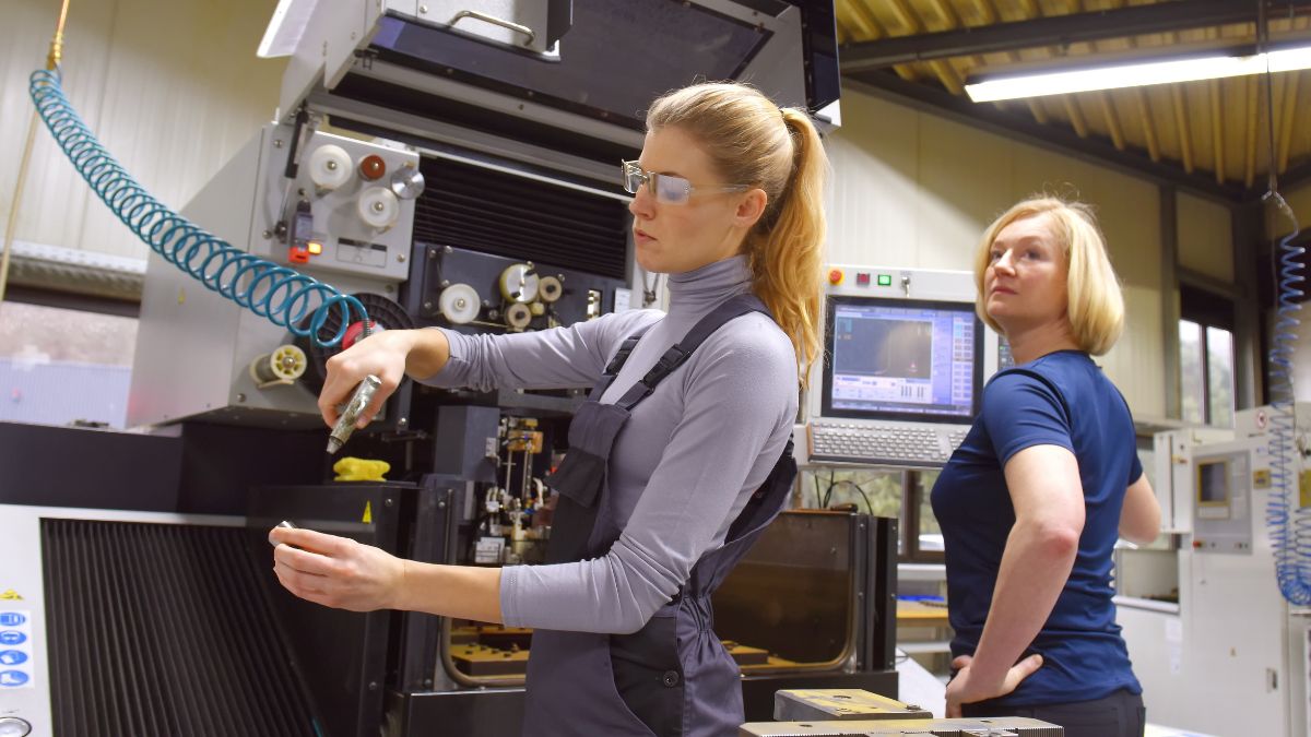 The Women’s Guide to Thriving in a Male-Dominated Industry
